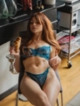 Amanda - Your friend with benefits;)