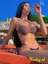 scarlett-escort-via-kinky-685a4be1375bfd001318f82c