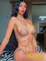 Scarlett - The Queen of pleasure and discretion, a Goddess