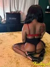 chantie-erotische-massage-via-kinky-692712ff8a5c160014f4a958