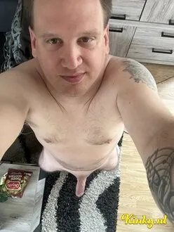 dennie-virtual-sex-via-kinky-668280c5210403001a80a8ba