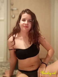 andreea-escort-via-kinky-65df43d191cfbd001a78fcc9