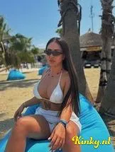 khloe-escort-via-kinky-698a4dd33a6b2100130c943e