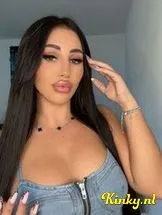 khloe-escort-via-kinky-6989f2828286f60013d04a9b