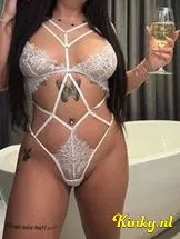 khloe-escort-via-kinky-698b294c47af61001378895d