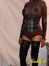 johana-bdsm-via-kinky-689872741e6b270013806700