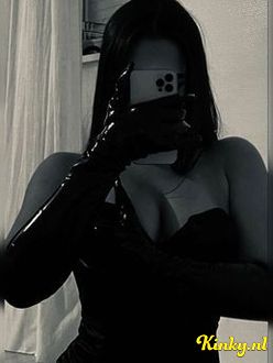 mistress-victoria-bdsm-via-kinky-69792f5d1b1ae90013d08c03