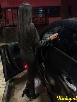 serenna-bdsm-via-kinky-6911bdbac0682f0013e02954