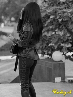 serennà-bdsm-via-kinky-69529b4d49912700134f9c01