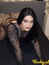 perla-virtual-sex-via-kinky-690e0742665fb20013635b99