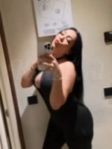Isabela - sexy hot Colombian woman with beautiful buttocks