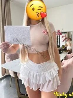 charlotte-virtual-sex-via-kinky-68df9762918ef400139438c2