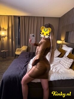 charlotte-virtual-sex-via-kinky-687a24563cd0cf00131d0371