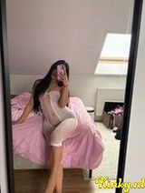 Amore - Spaans sletje met dikke billen wilt spelen