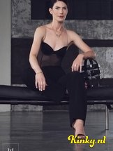 lady-mabella-bdsm-via-kinky-633dea93e0392400121dc78f