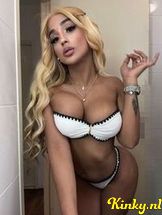 kendal-prive-ontvangst-via-kinky-68b99bd3c6b8b100141b57ba