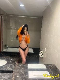 jazmin-escort-via-kinky-692a2a466a67e4001393c2d3