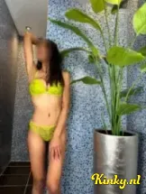 ploy-erotische-massage-via-kinky-669e832f92449c00139bf44a