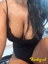 Victoria - Latina met volle borsten