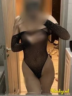 bella-escort-via-kinky-674f0596b455570013eecc34