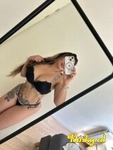 Zara - Affectionate and kissing girlfriend style