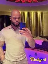 dennis-escort-via-kinky-699a291d5c85dc00130bbe2a