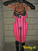 lizzy-bdsm-via-kinky-672188bded69590013aad0eb