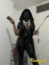 monroe-bdsm-via-kinky-66e1f69b9993210013c02114