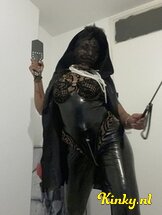 monroe-bdsm-via-kinky-66e1cd10707227001423ed85