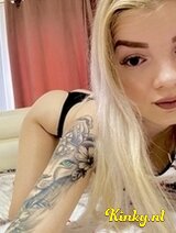 Sara - Hot Blonde New in Town ! Kiss you !😘