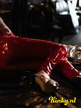 meesteres-fay-bdsm-via-kinky-6759d246f9c6bb00133eebd1