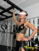 meesteres-nyiroro-bdsm-via-kinky-69a99311a584d700135d8f4f