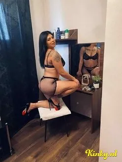 sarah-escort-via-kinky-6878f21a375bfd0013192c80