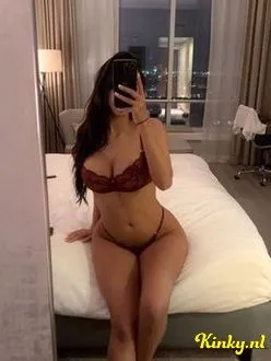 amina-prive-ontvangst-via-kinky-692ebc70f22bb400132463e6