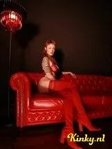 juli-bdsm-via-kinky-683731743cd0cf00131c959a