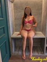 Esmee - Grote ass en dikke tieten