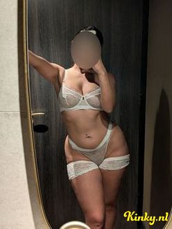 esmee-virtual-sex-via-kinky-6953d78136132b0013799c36