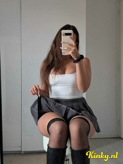 esmee-virtual-sex-via-kinky-6888f83e31f4b00013ba9b73