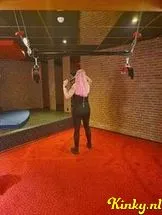 meesteres-yvon-bdsm-via-kinky-6914582032844c0013f64936