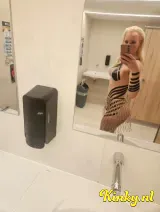 Lotte - Ik trek mannen aan en weet alles van jouw banaan