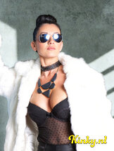 salomé-bdsm-via-kinky-6830df129e10cc00134441c7