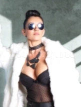 salomé-weer-aanwezig-bdsm-via-kinky-6830df129e10cc00134441c7