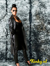 salomé-bdsm-via-kinky-6830e11d31f4b00013ba142d