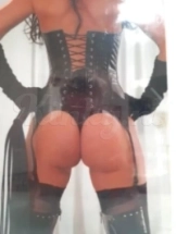 salomé-weer-aanwezig-bdsm-via-kinky-6827351188e8e700130219e6