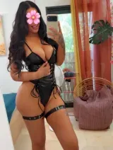 Candice - (Nieuwnmr)Ik Heb Twee Grote Redenen Om Te Blijven😏