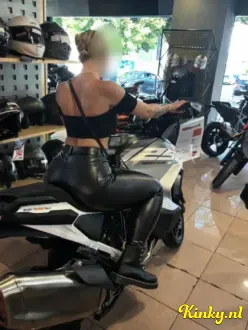 naomi-virtual-sex-via-kinky-69c396153c926c0013919305