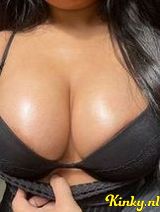 Souliena - Stout en knap jong dame ! Spreek NL!