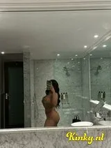 Athena - Nederlandstalige Ebony Courtesan