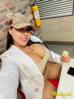 bella-escort-via-kinky-67d9de0faf48b300136a6435