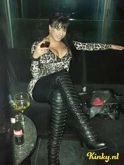 ts-divanna-prive-ontvangst-via-kinky-67e15eb5bba7d20013d3ee7b